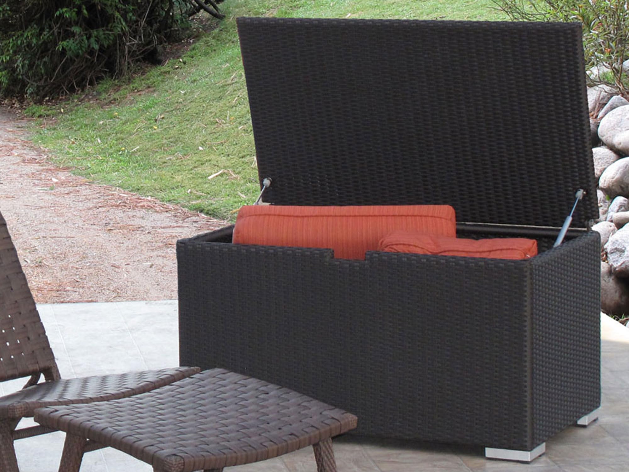 Outdoor Woven Wicker Storage Trunk – Dark Brown 56 × 30 × 31 in